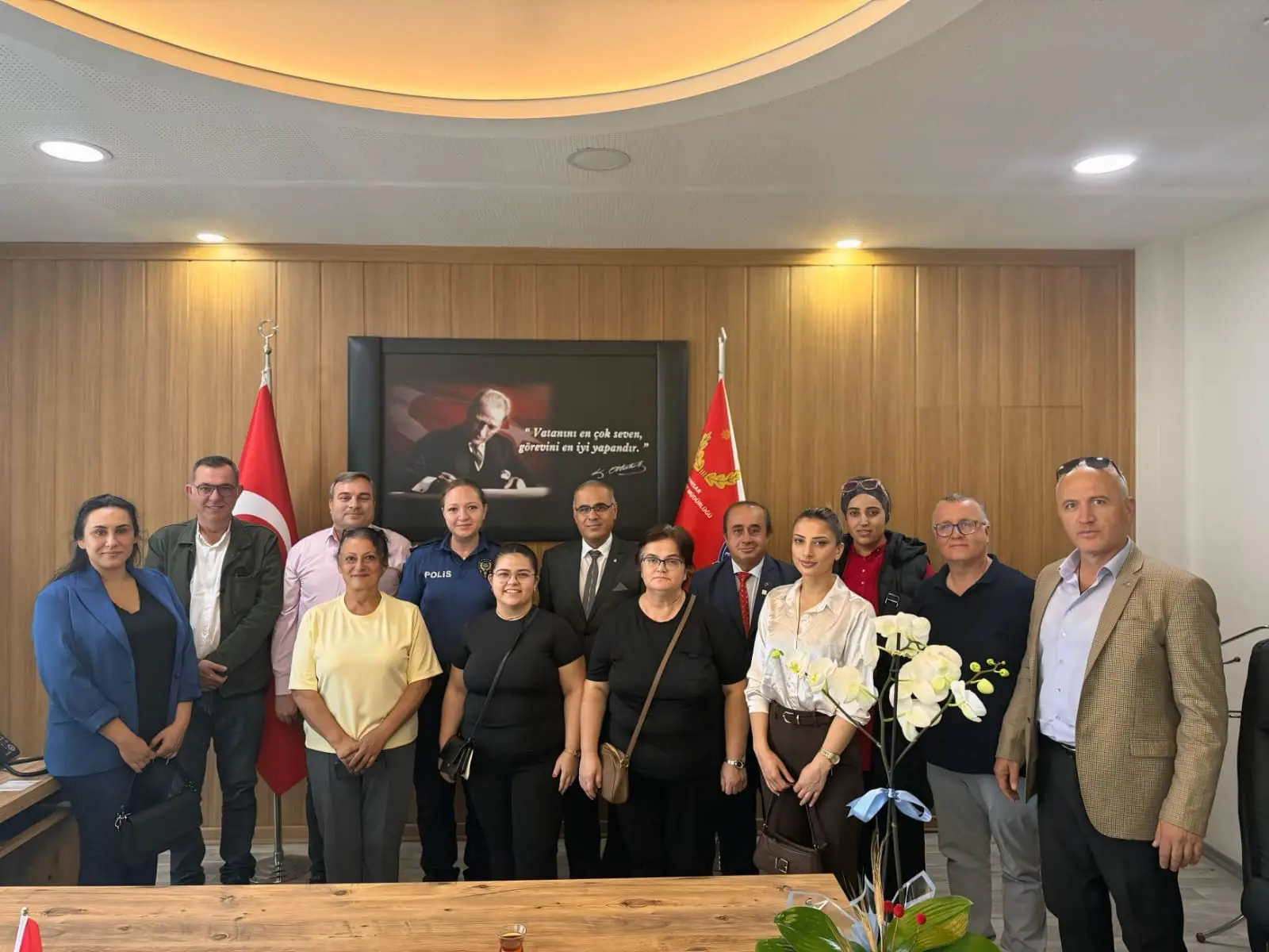 AKHİSAR’DA EMNİYET MÜDÜRÜ ESİN ÖZCAN’A NEZAKET ZİYARETİ